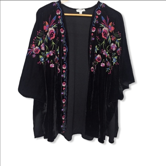Jackets & Blazers - Black velvet embroidered kimono